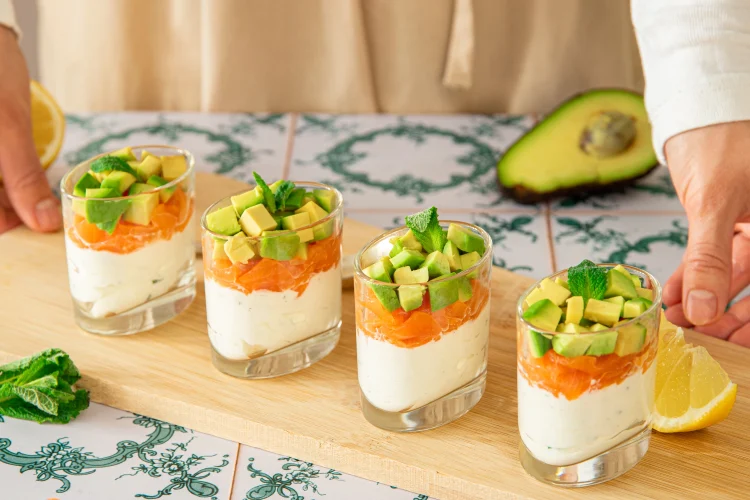 Verrine fraîche à l’avocat et truite fumée - Ovive