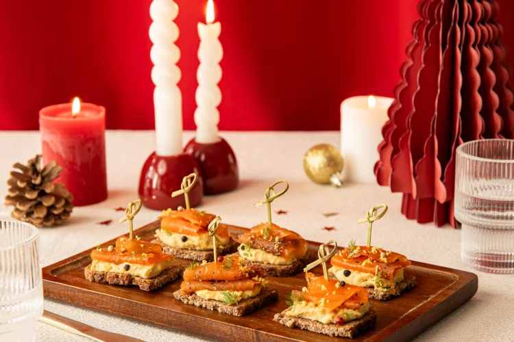 Canapés festifs houmous et carpaccio de truite fumée - Ovive